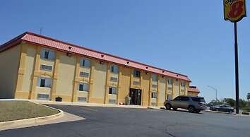 Super 8 by Wyndham Clinton