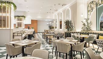 Hotel ILUNION Les Corts Spa