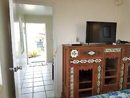 Alexander Palms Court