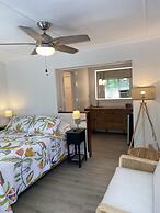 Alexander Palms Court