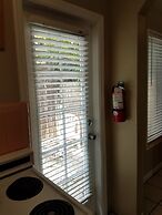 Alexander Palms Court