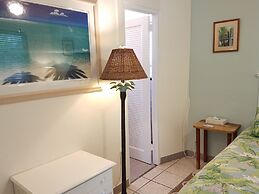 Alexander Palms Court