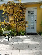 Alexander Palms Court