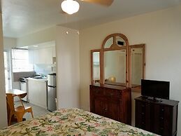 Alexander Palms Court