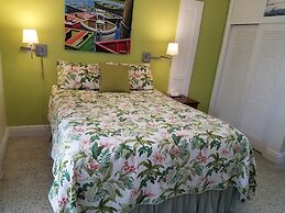 Alexander Palms Court