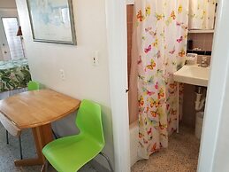 Alexander Palms Court