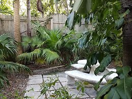 Alexander Palms Court