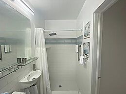 Alexander Palms Court