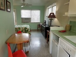 Alexander Palms Court