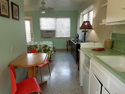 Alexander Palms Court