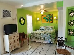 Alexander Palms Court