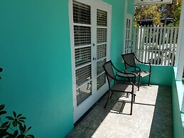 Alexander Palms Court