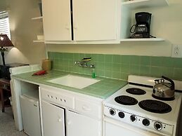 Alexander Palms Court