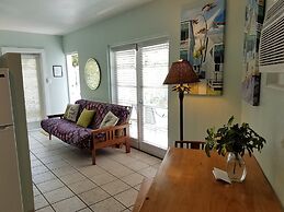 Alexander Palms Court