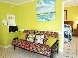 Alexander Palms Court