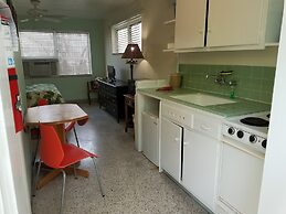 Alexander Palms Court