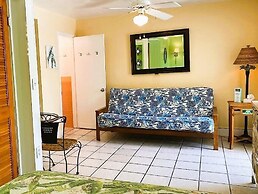 Alexander Palms Court