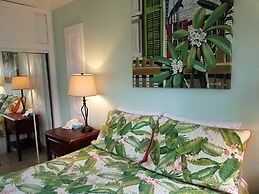 Alexander Palms Court