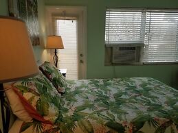 Alexander Palms Court