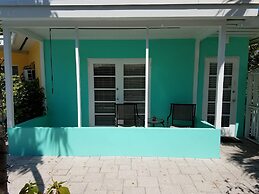 Alexander Palms Court