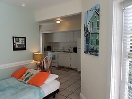 Alexander Palms Court