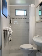 Alexander Palms Court