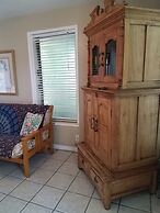 Alexander Palms Court