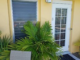 Alexander Palms Court