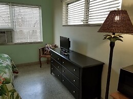 Alexander Palms Court