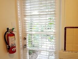 Alexander Palms Court