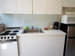 Alexander Palms Court