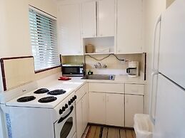 Alexander Palms Court