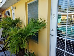 Alexander Palms Court