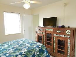 Alexander Palms Court