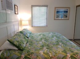 Alexander Palms Court