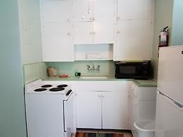 Alexander Palms Court