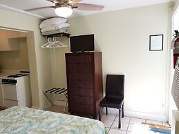 Alexander Palms Court