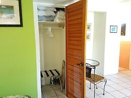 Alexander Palms Court