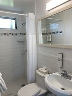 Alexander Palms Court