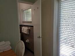 Alexander Palms Court