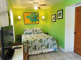 Alexander Palms Court