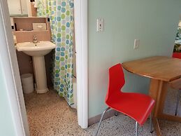 Alexander Palms Court