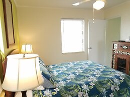 Alexander Palms Court