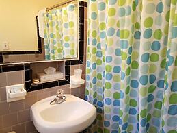 Alexander Palms Court