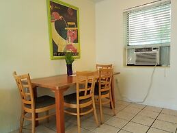 Alexander Palms Court