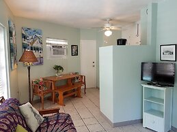 Alexander Palms Court