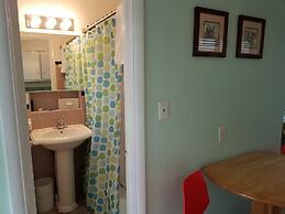 Alexander Palms Court