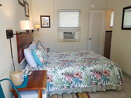 Alexander Palms Court