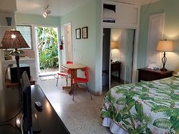 Alexander Palms Court