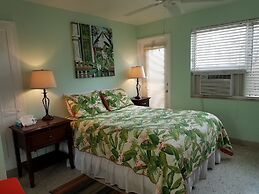 Alexander Palms Court